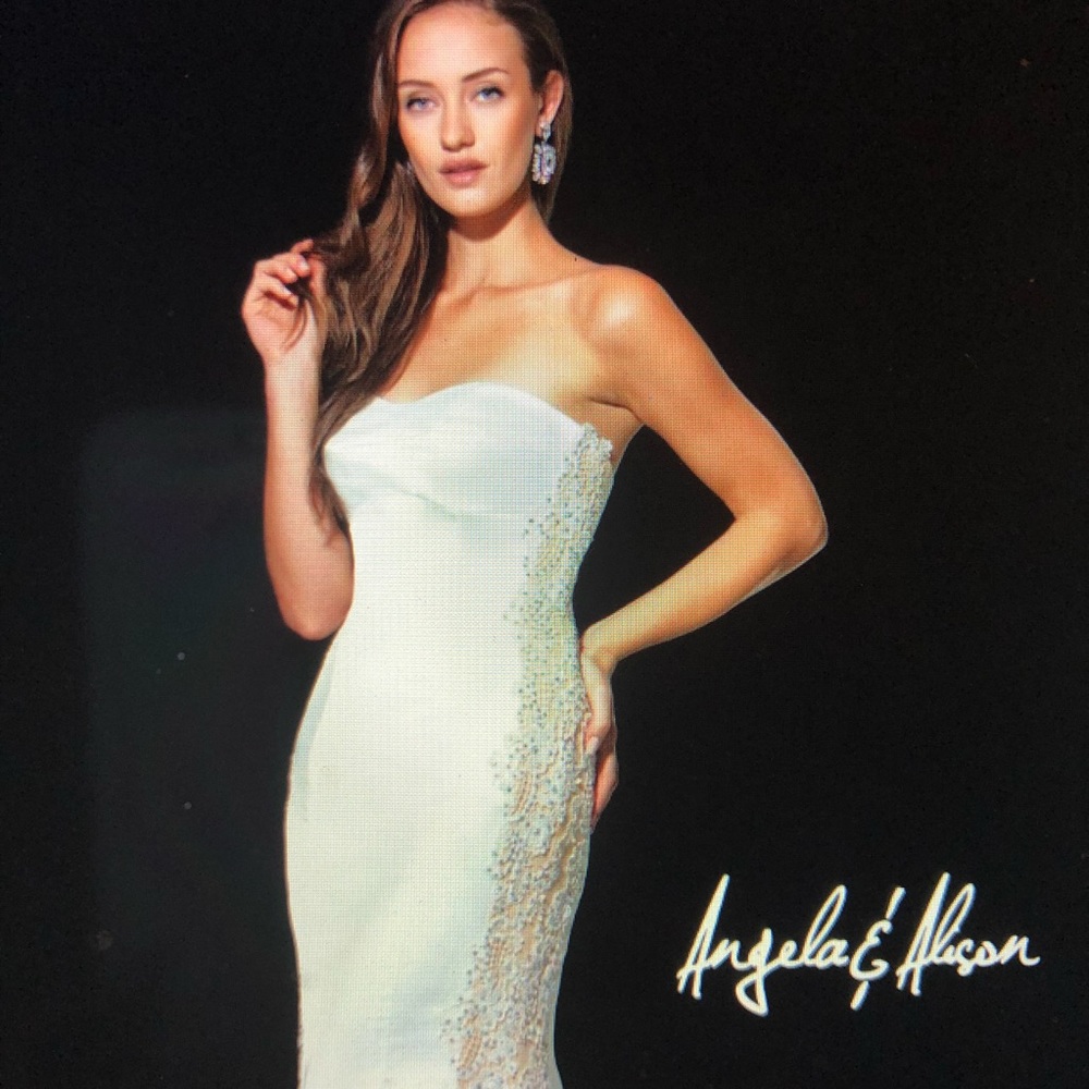 NEW!! IVORY ANGELA & ALISON FLATTERING GOWN 50141